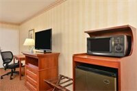 Фото Best Western Plus Raffles Inn & Suites