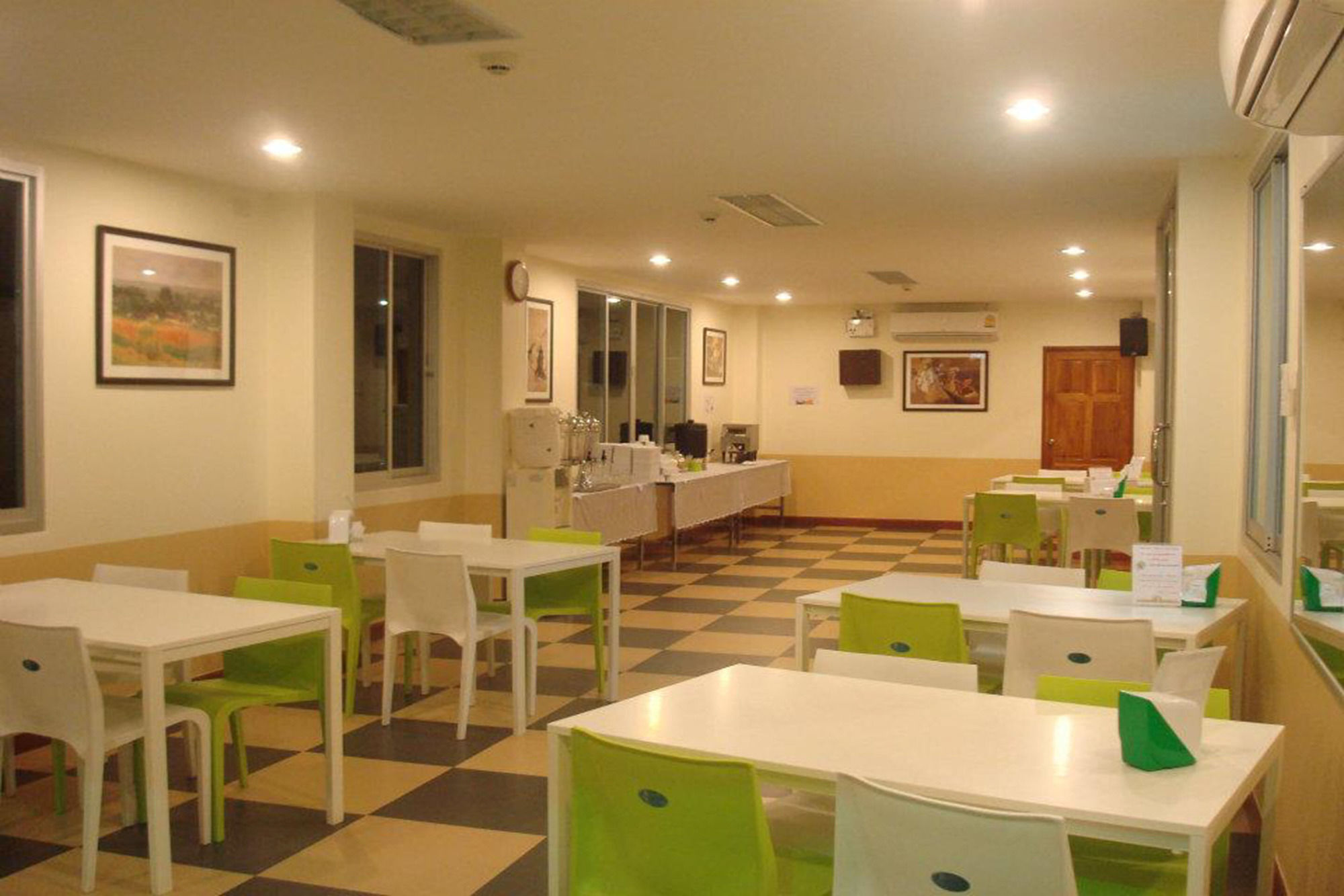 Фото Trat Center Hotel