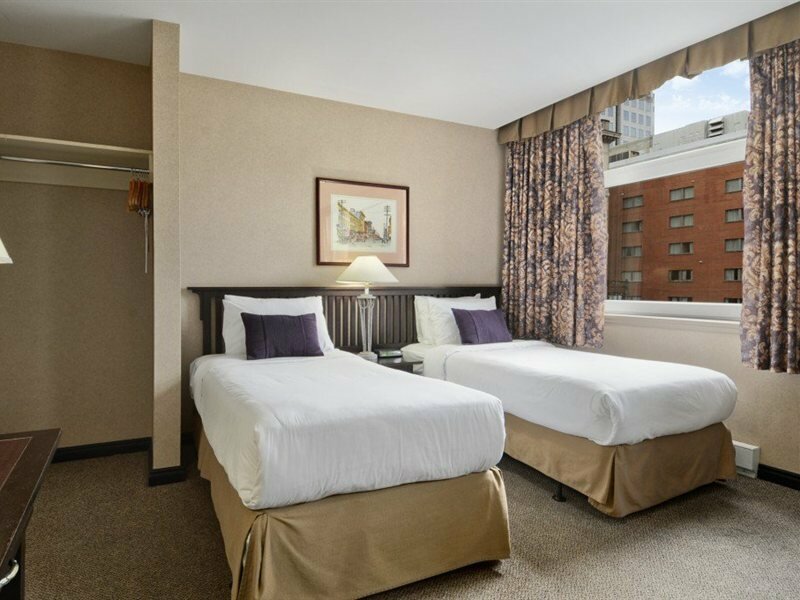 Фото Ramada Limited Downtown Vancouver