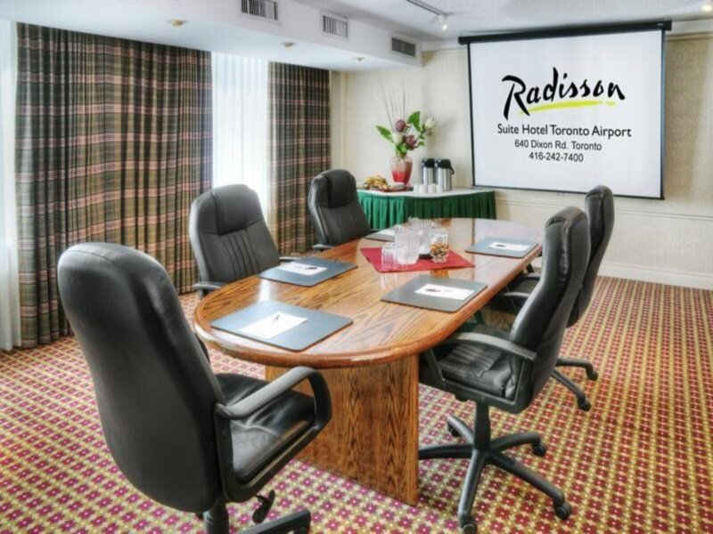 Фото Radisson Suite Hotel - Toronto Airport