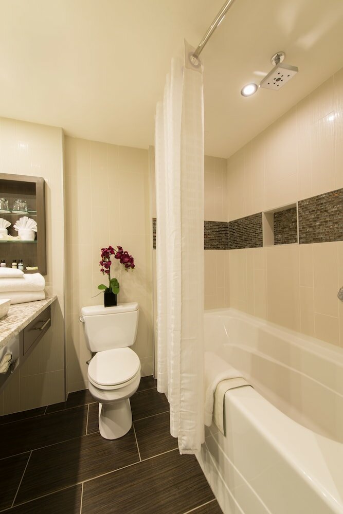 Фото Fantasyland Hotel