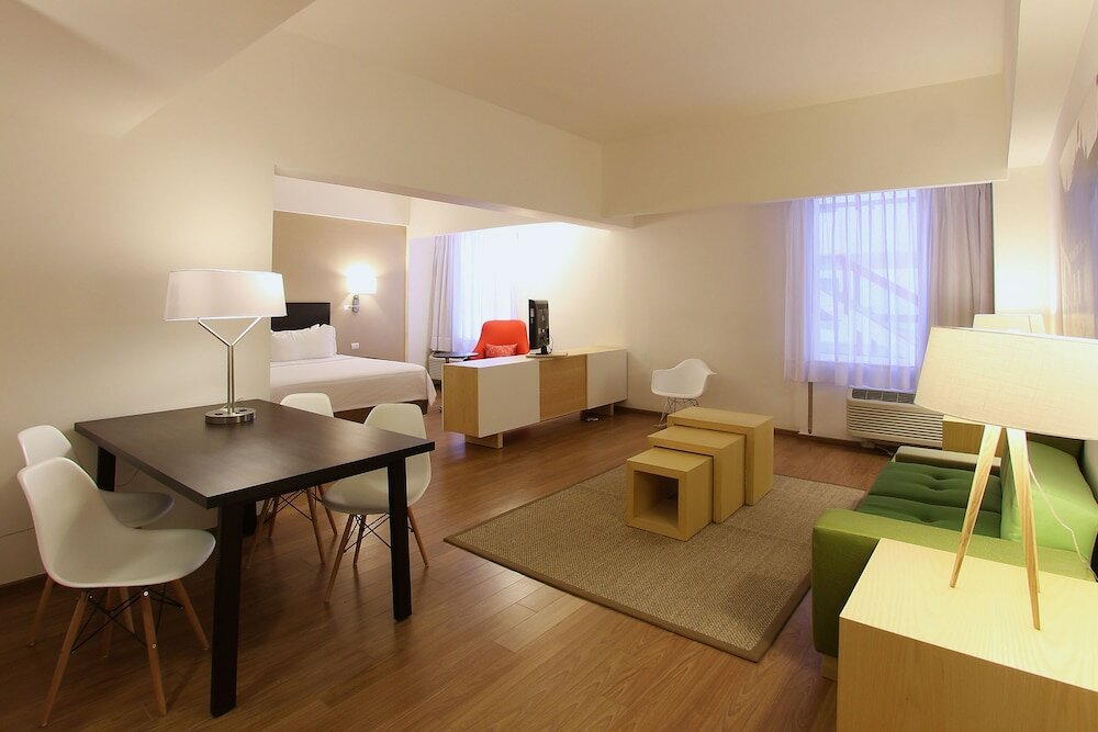 Фото Fiesta Inn Tlalnepantla