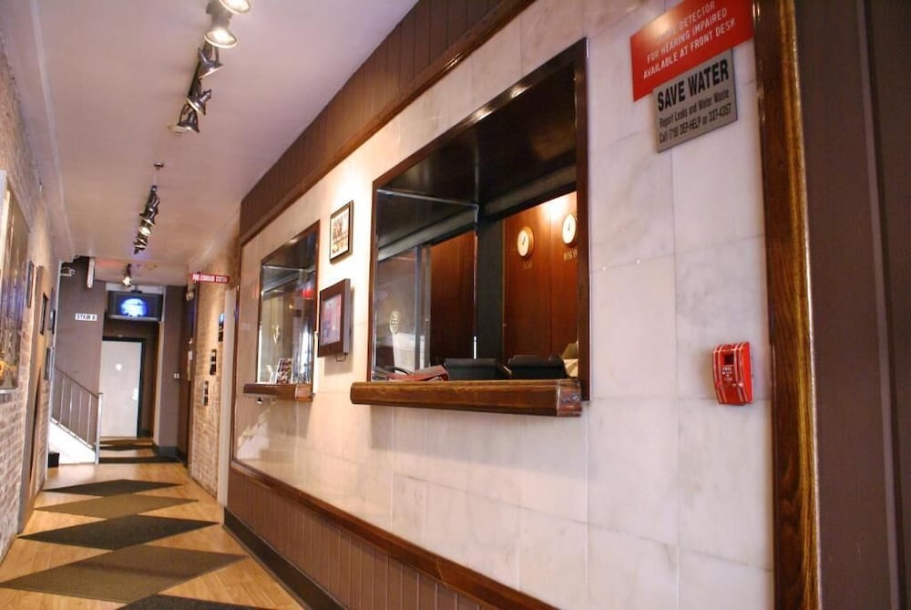 Фото Off Soho Suites Hotel