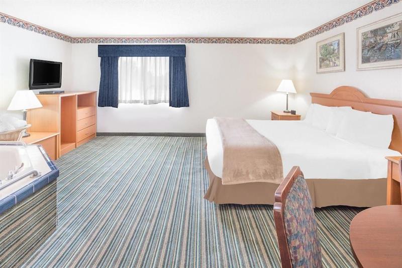 Фото SureStay Plus Hotel by Best Western Redding