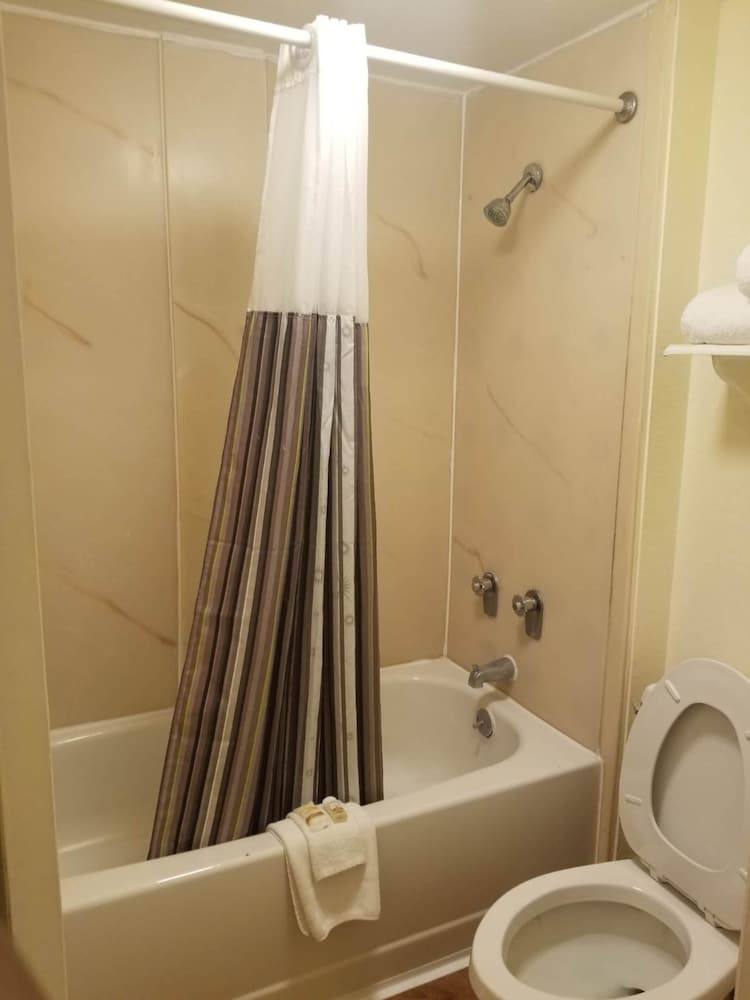 Фото Super 8 by Wyndham San Antonio Near SeaWorld Ingram Park