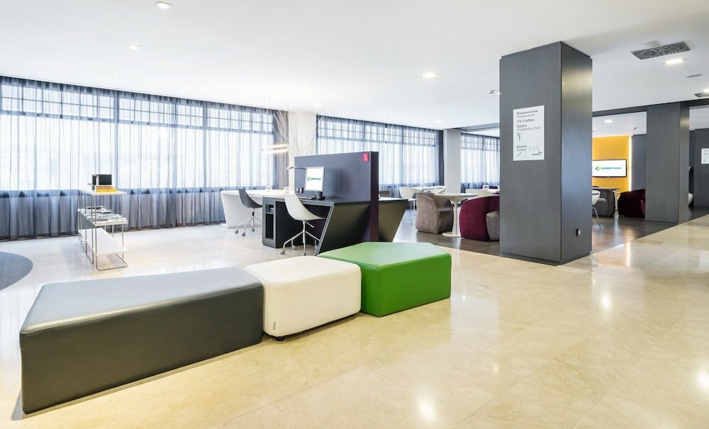 Фото Hotel Ilunion Romareda