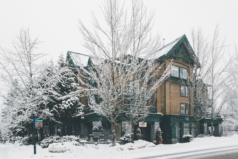 Фото Pinnacle Hotel Whistler Village