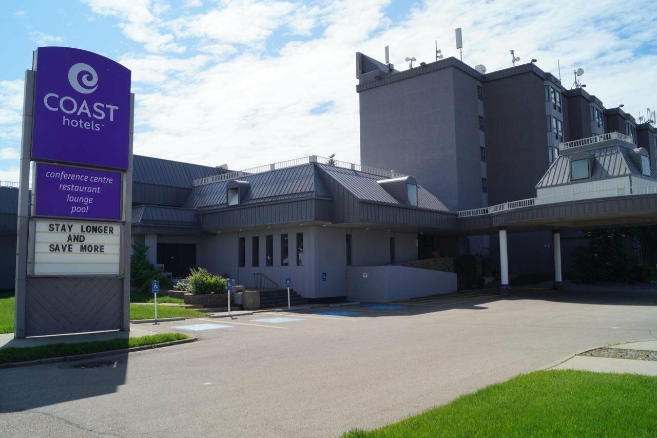 Фото Coast West Edmonton Hotel & Conference Centre