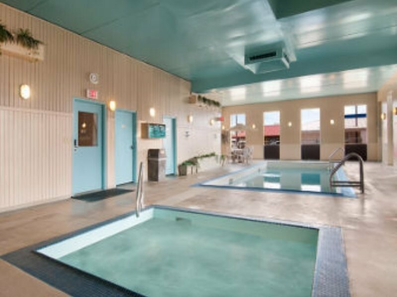 Фото Travelodge Edmonton West