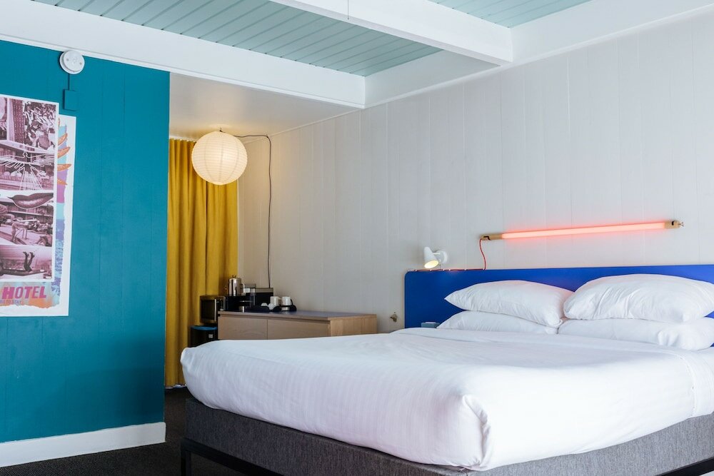 Фото The Phoenix Hotel