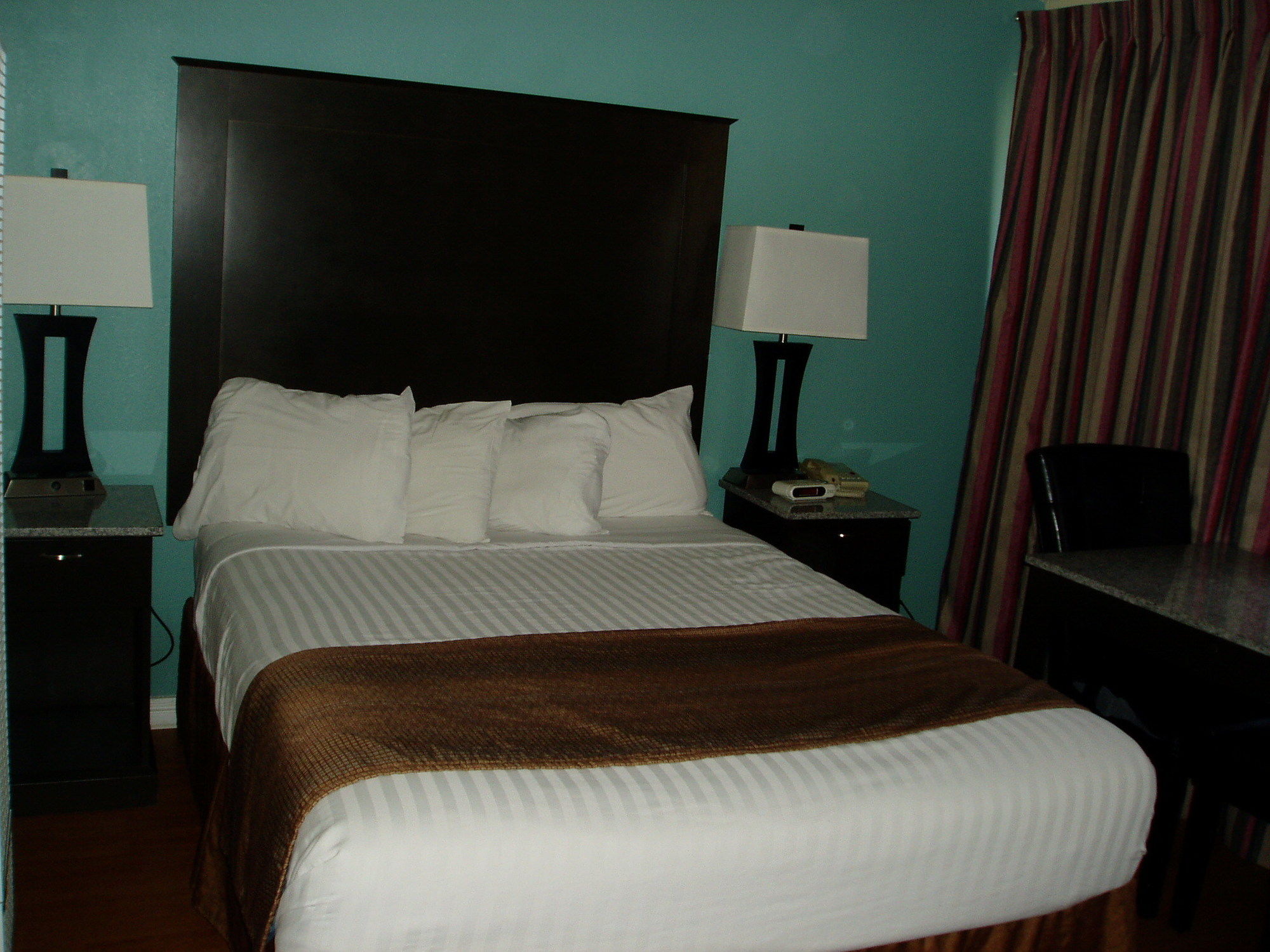 Фото Rockview Inn and Suites