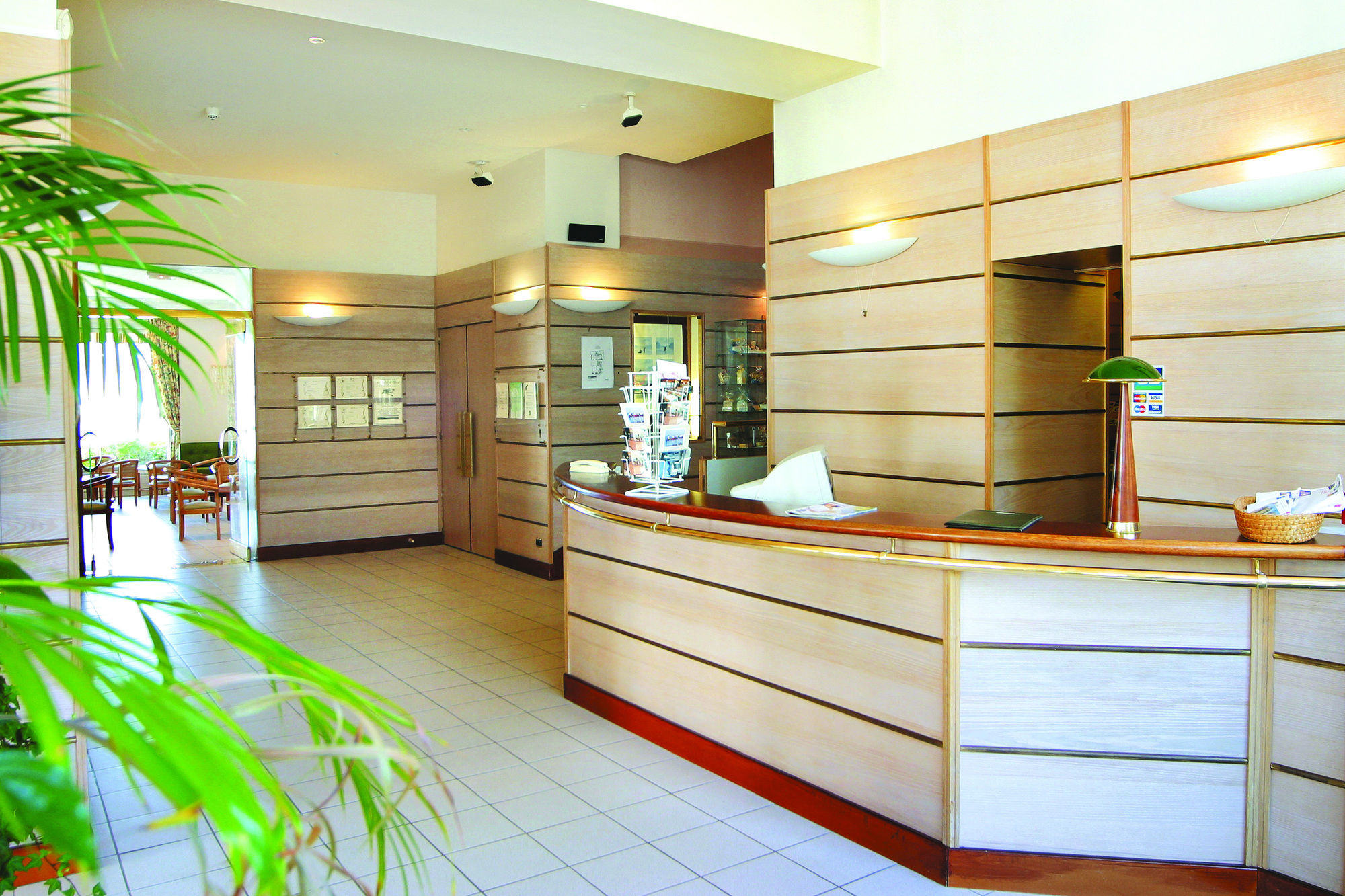 Фото Hôtel Vacances Bleues Villa Caroline