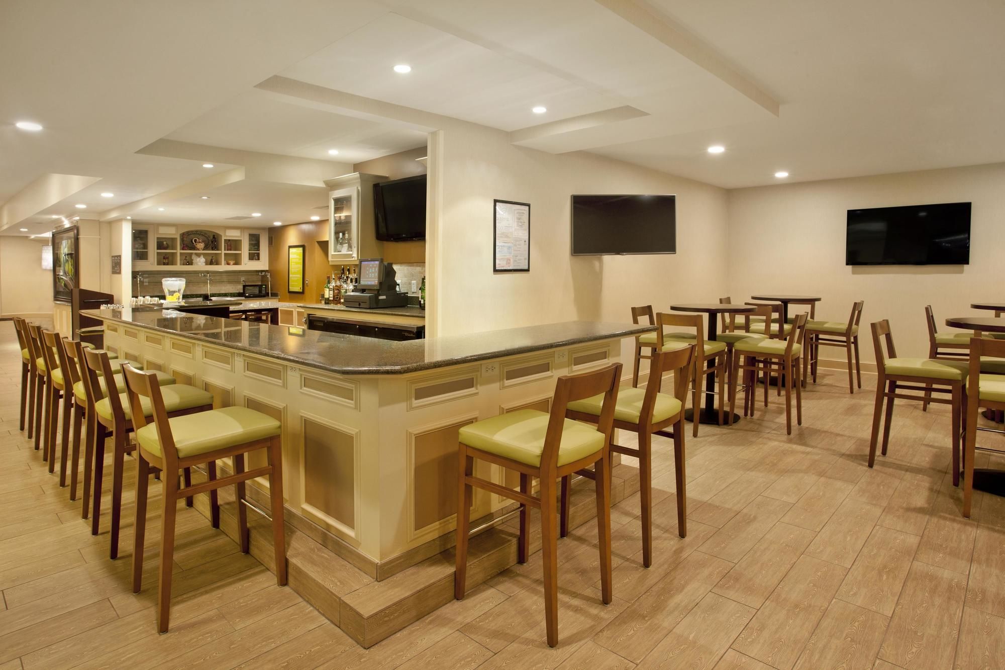 Фото Hilton Garden Inn Fort Collins