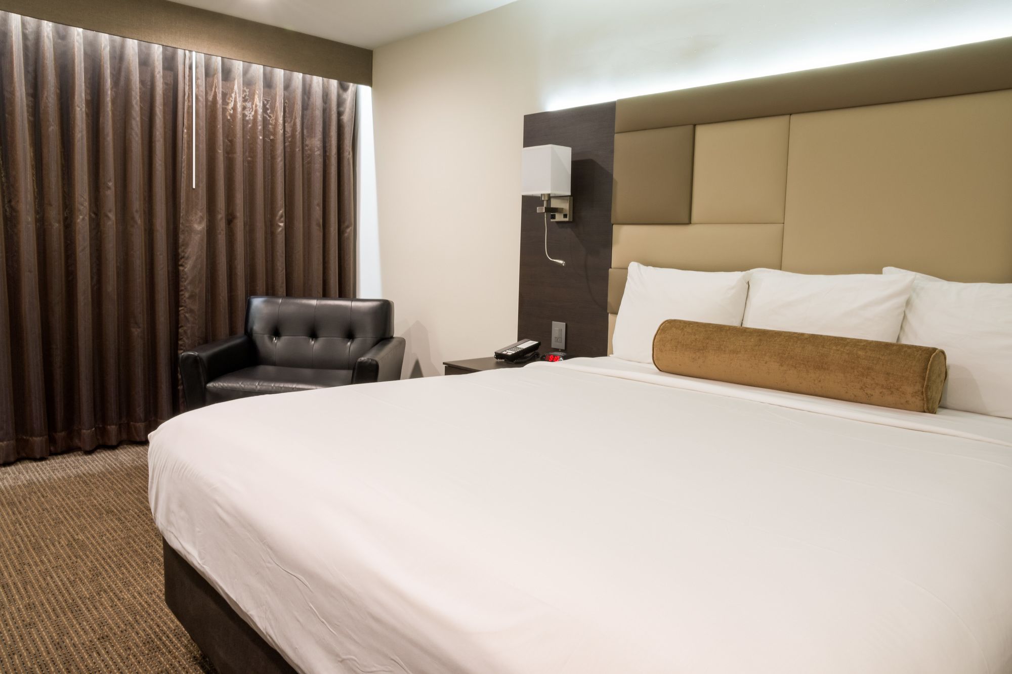 Фото Hotel Xilo Glendale