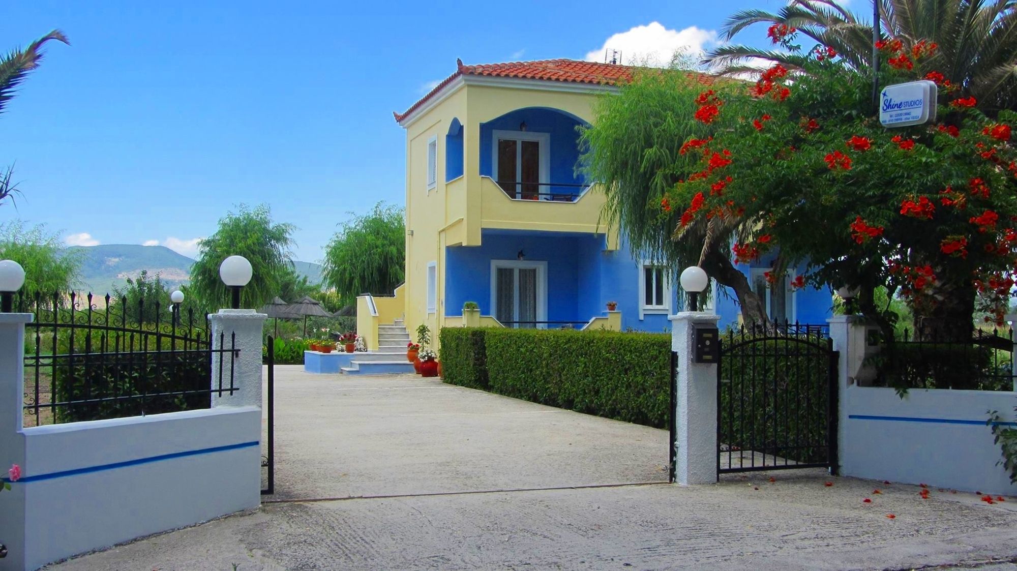 Фото отеля 1