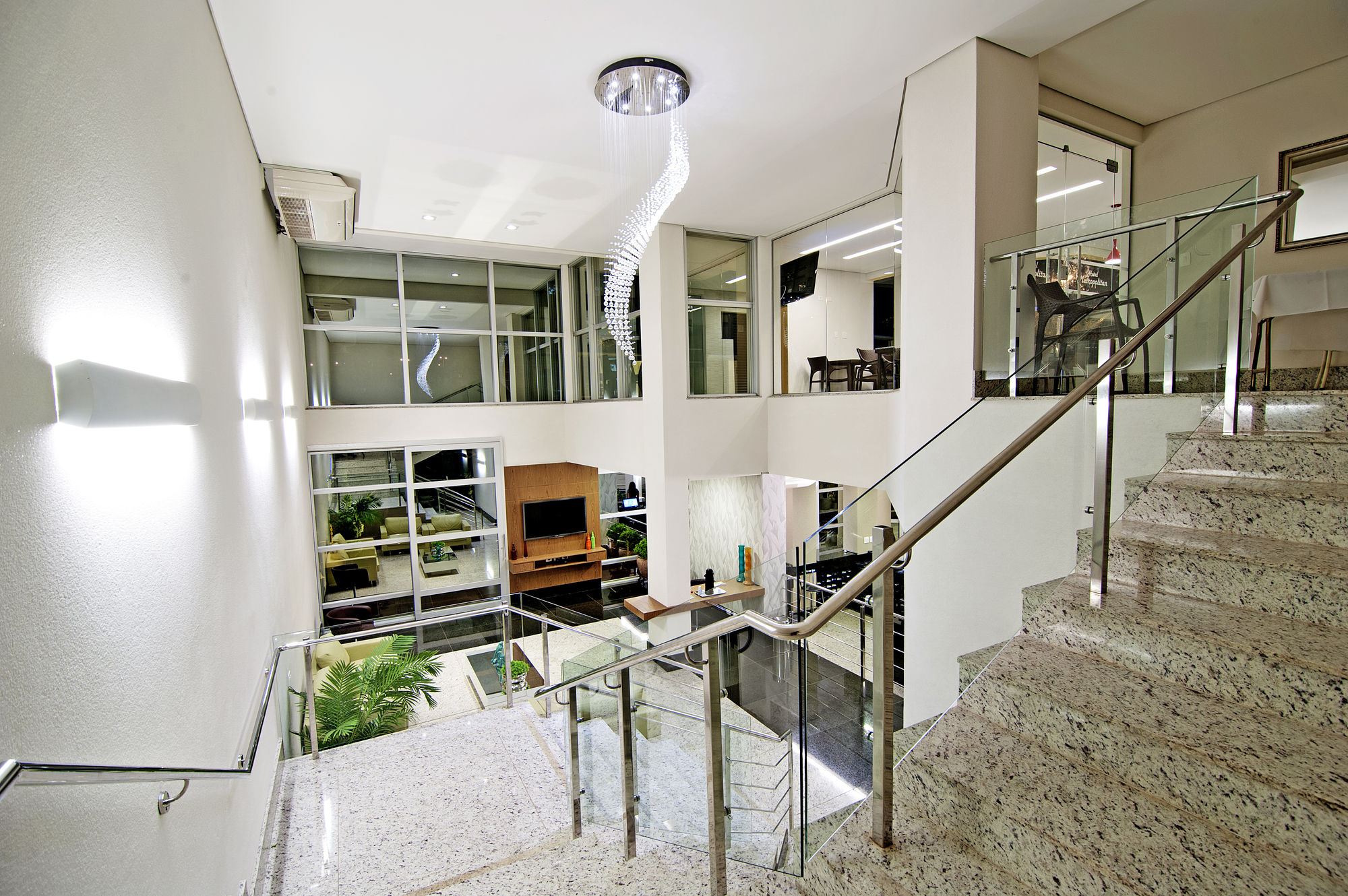 Фото Hotel Metropolitan