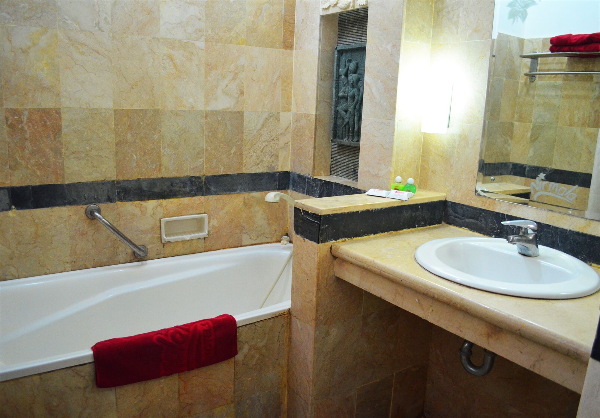 Фото Nirmala Hotel and Convention Centre