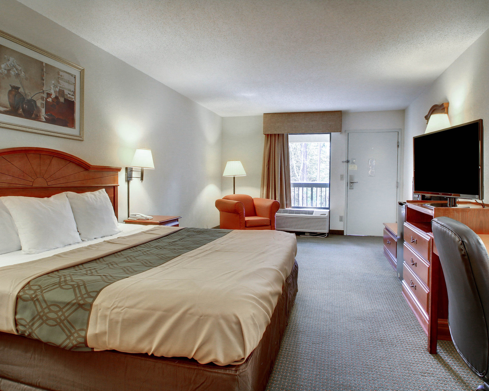 Фото Econo Lodge Inn & Suites