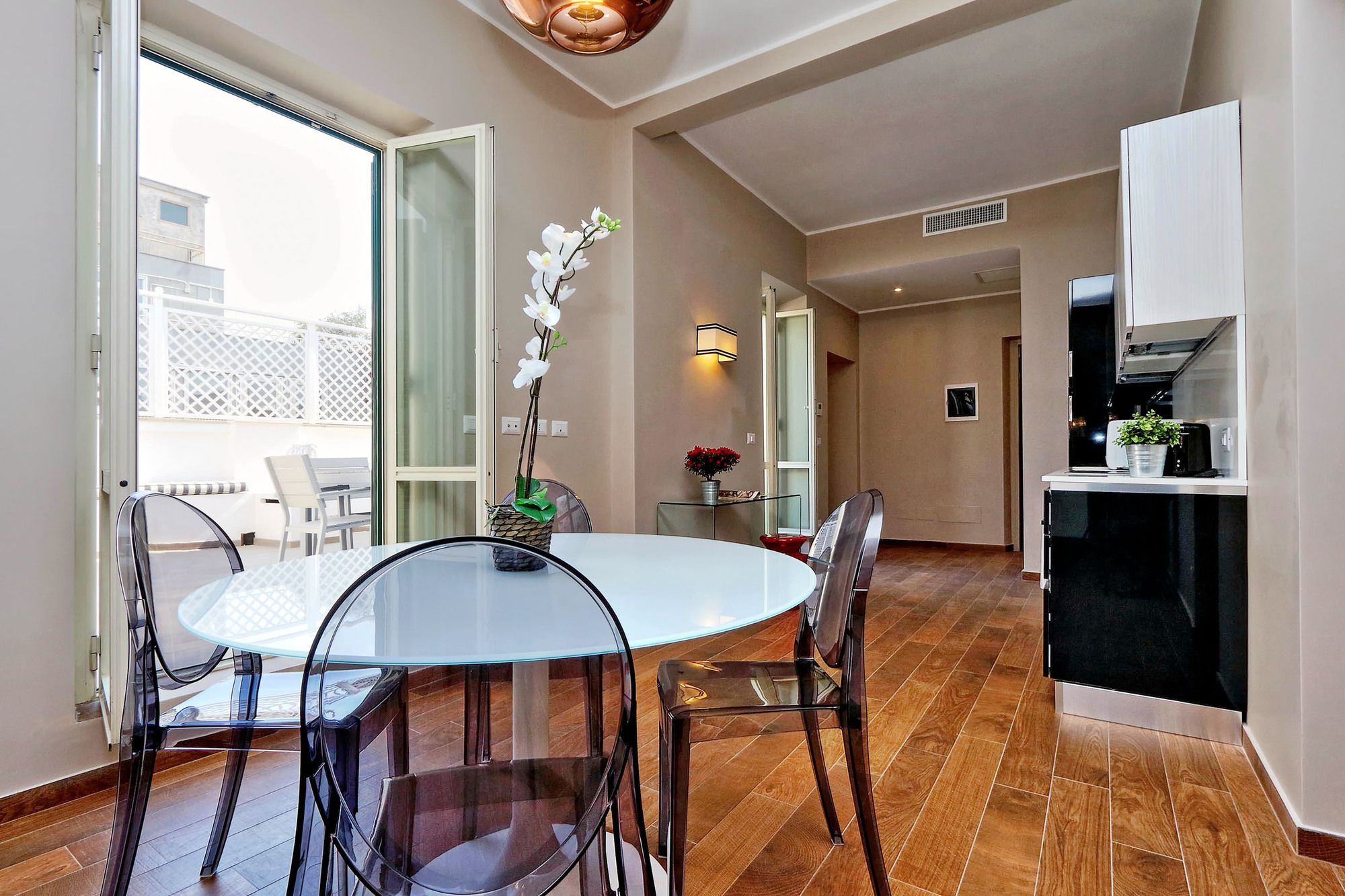 Фото Monti Apartments - My Extra Home