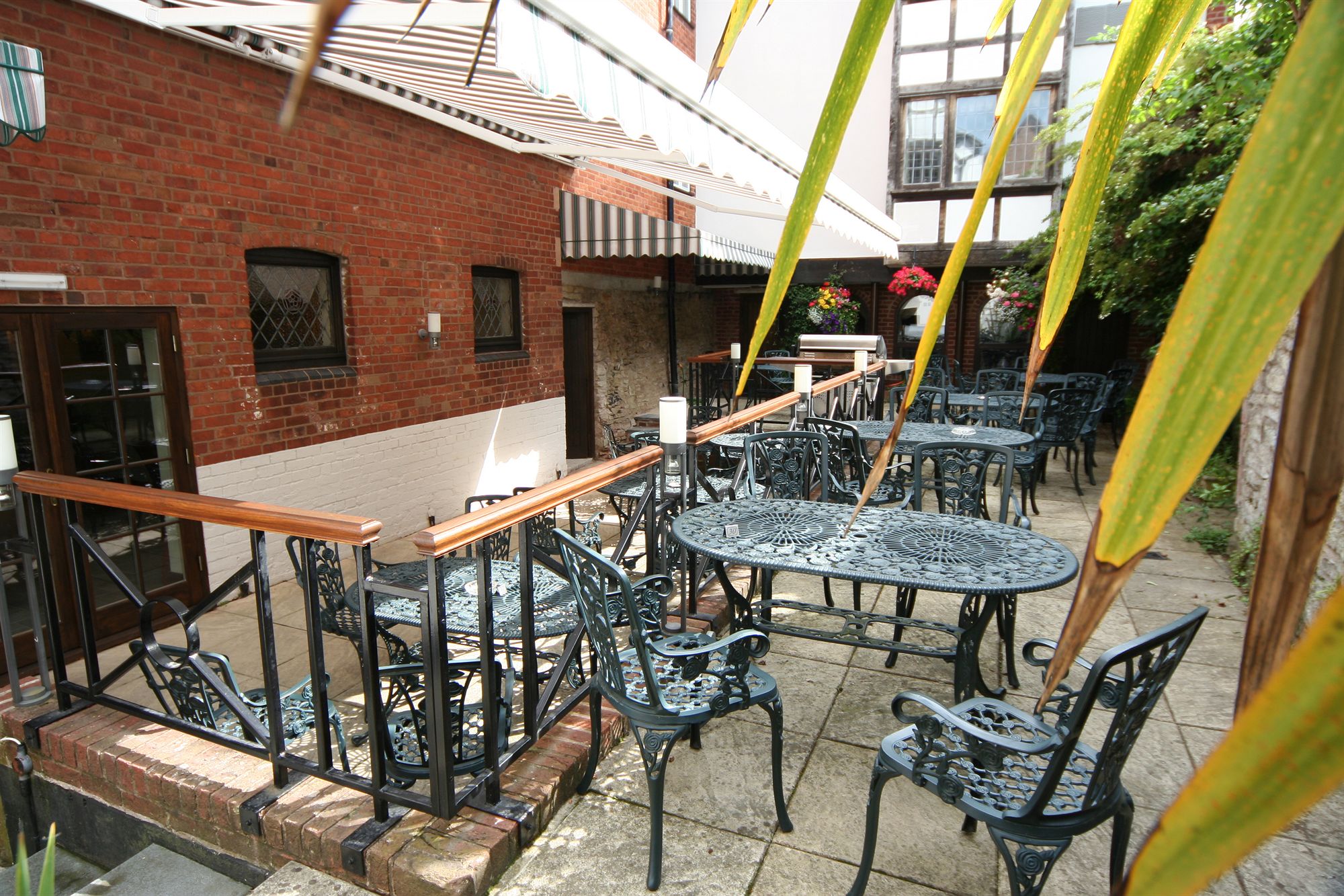 Фото The Feathers Hotel