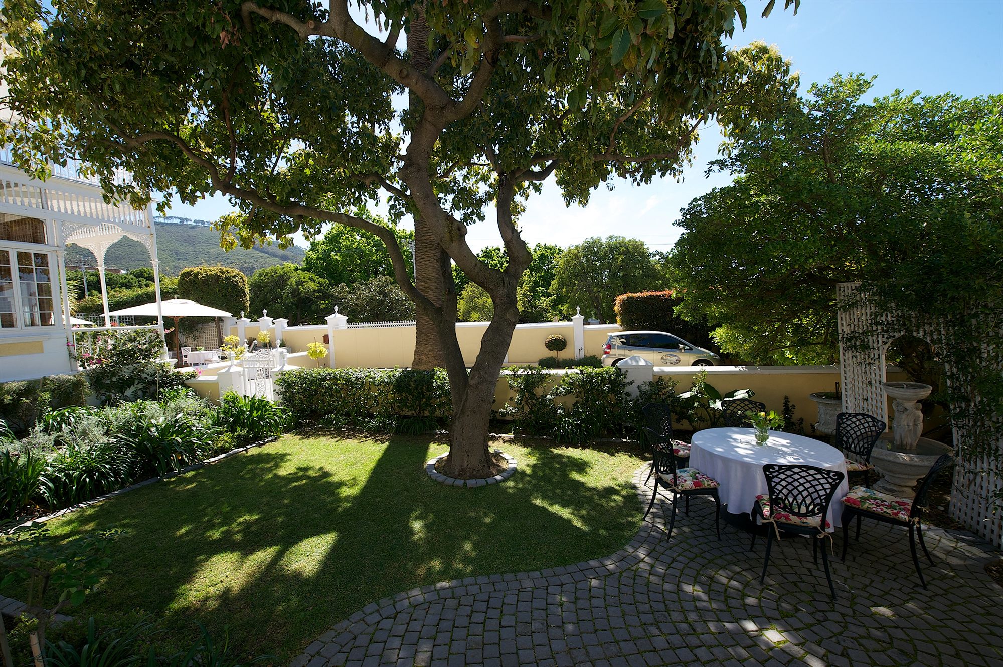 Фото The Walden House