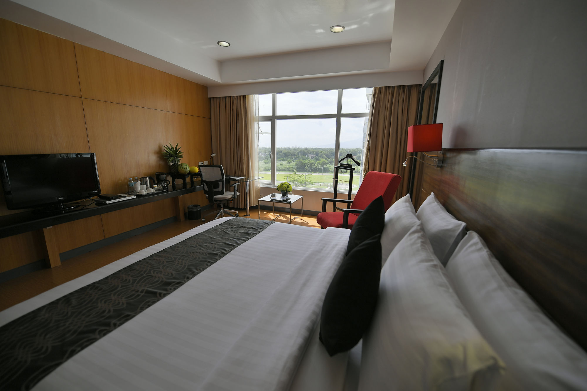 Фото Paseo Premiere Hotel