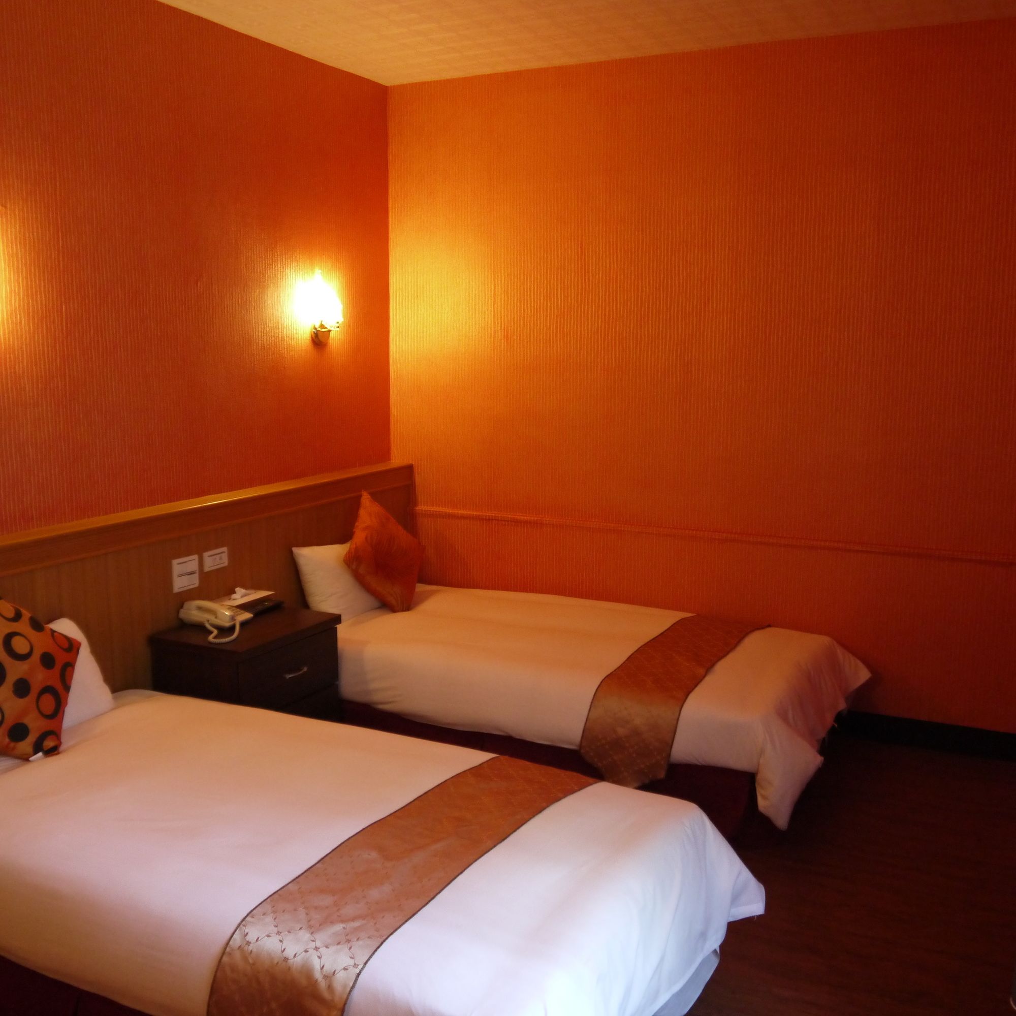 Фото Chiayi Crown Hotel