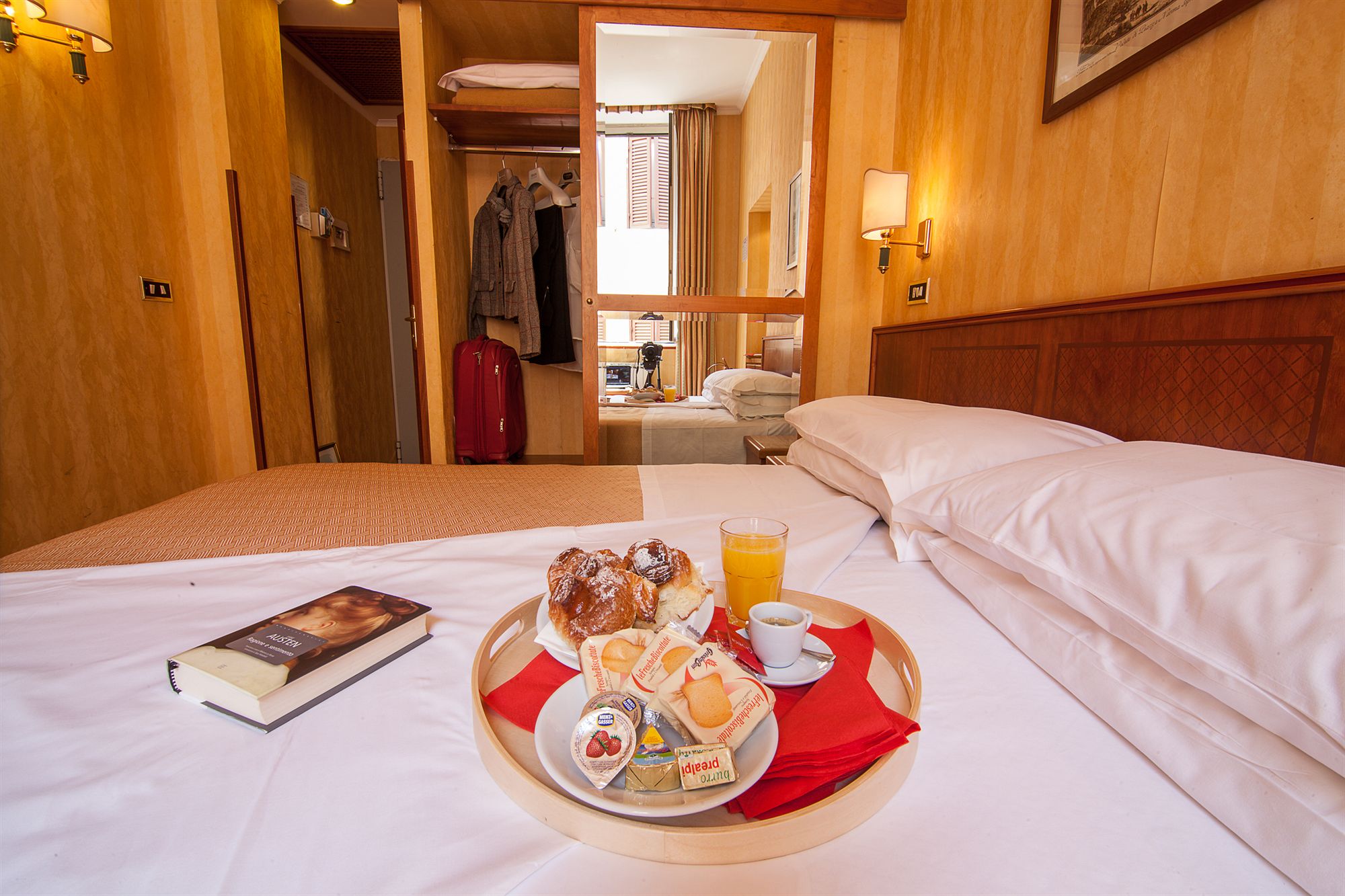 Фото Hotel Pomezia