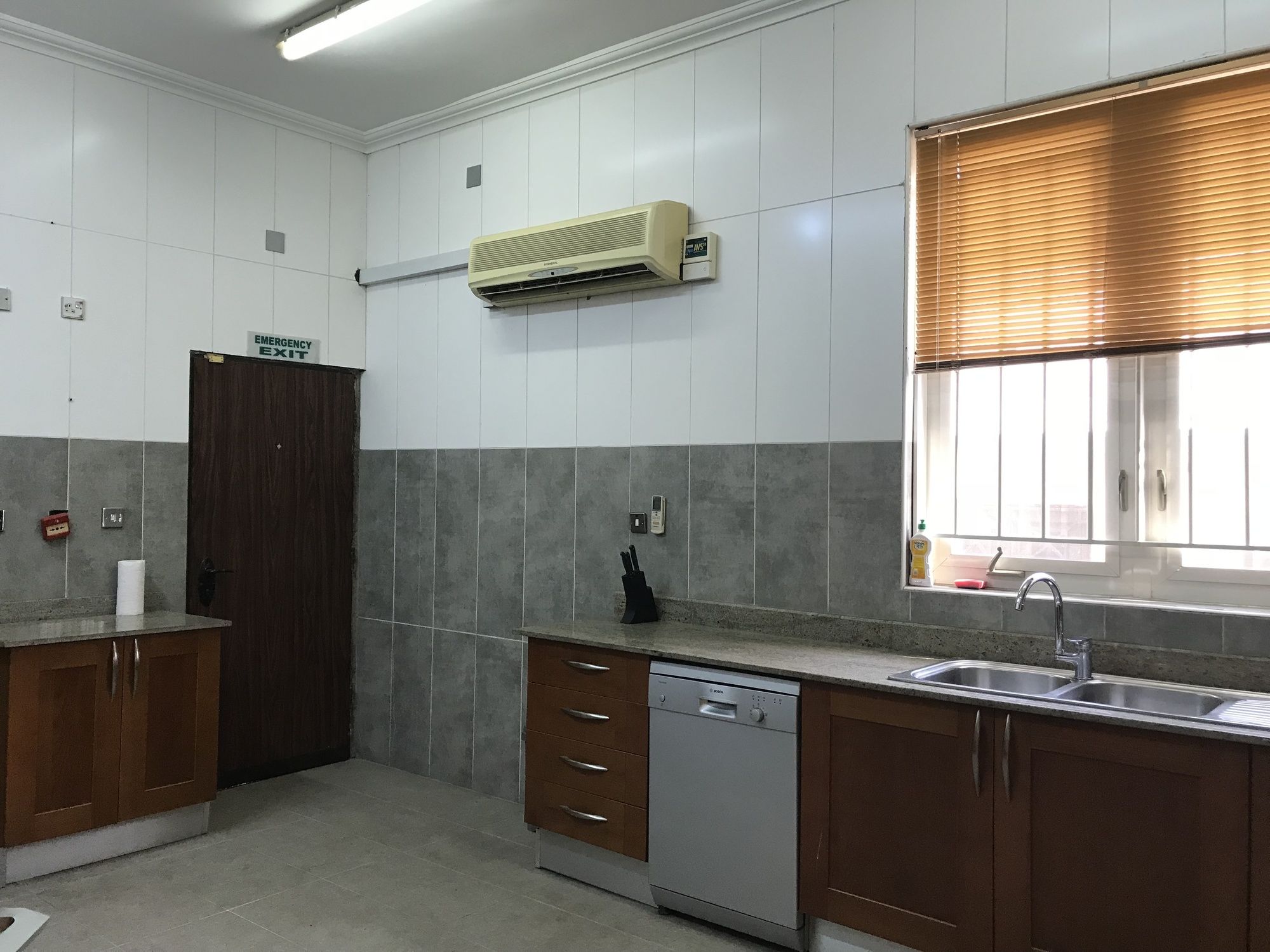 Фото Helena Court Apartments