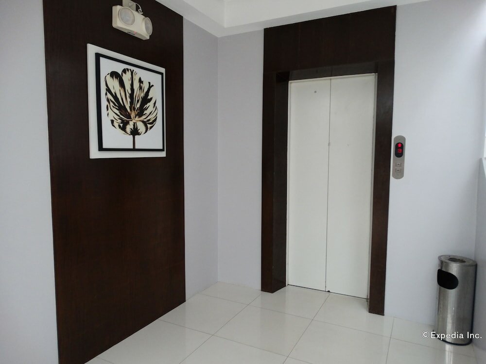 Фото Empire Suites Hotel