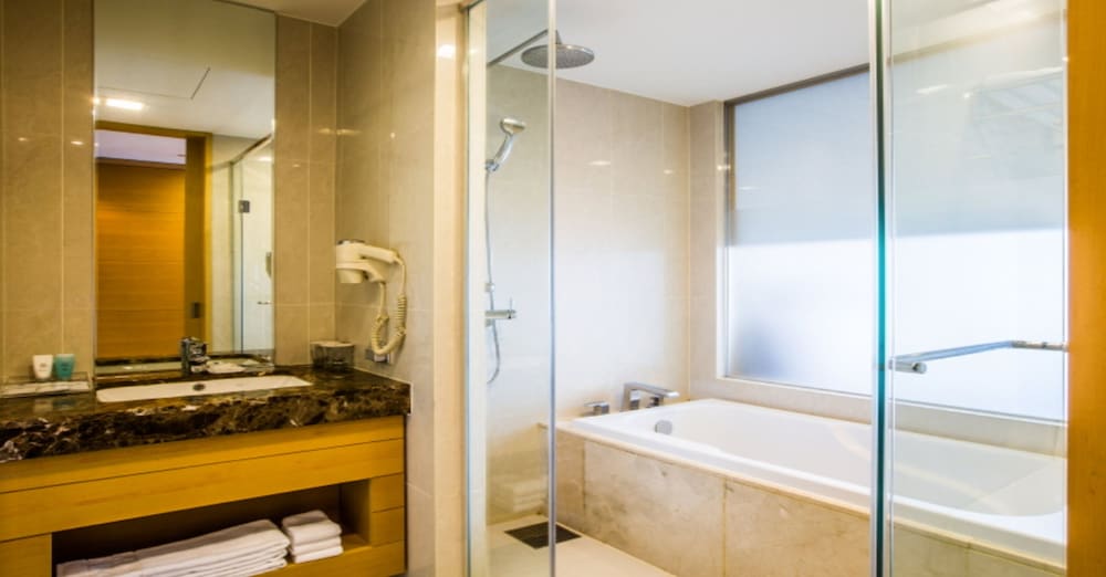 Фото Hidden Bay Hotel