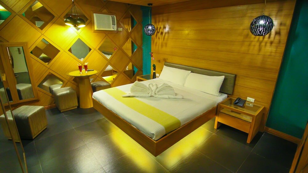 Фото Victoria Court Cuneta