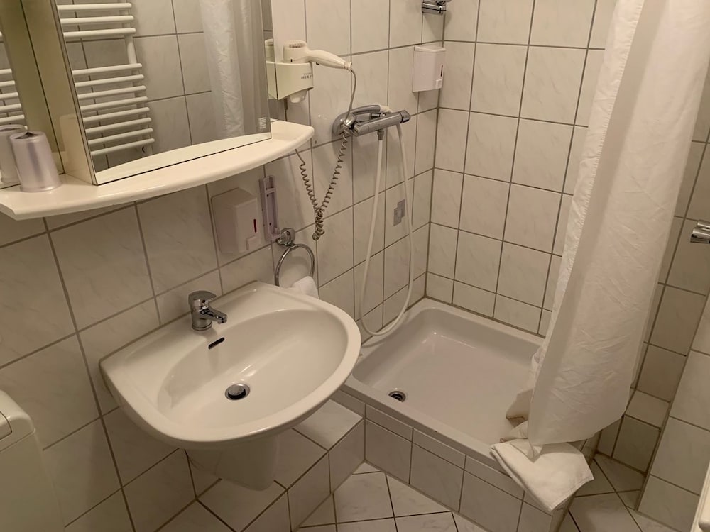 Фото Hotel Am Kurfuerstenplatz - Messe