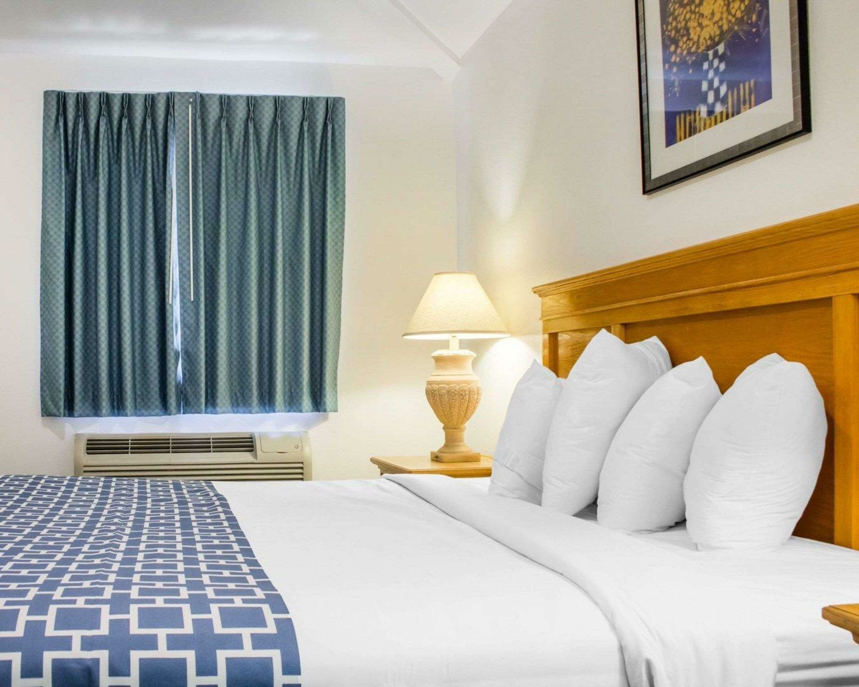 Фото Rodeway Inn Old Town Scottsdale