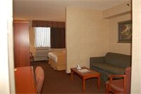 Фото Best Western East Towne Suites