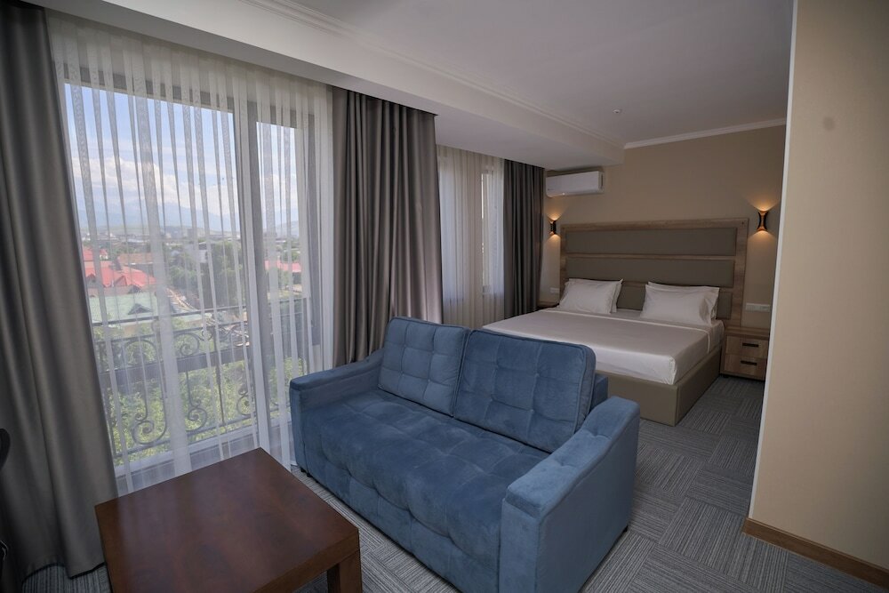 Фото Crown Hotel