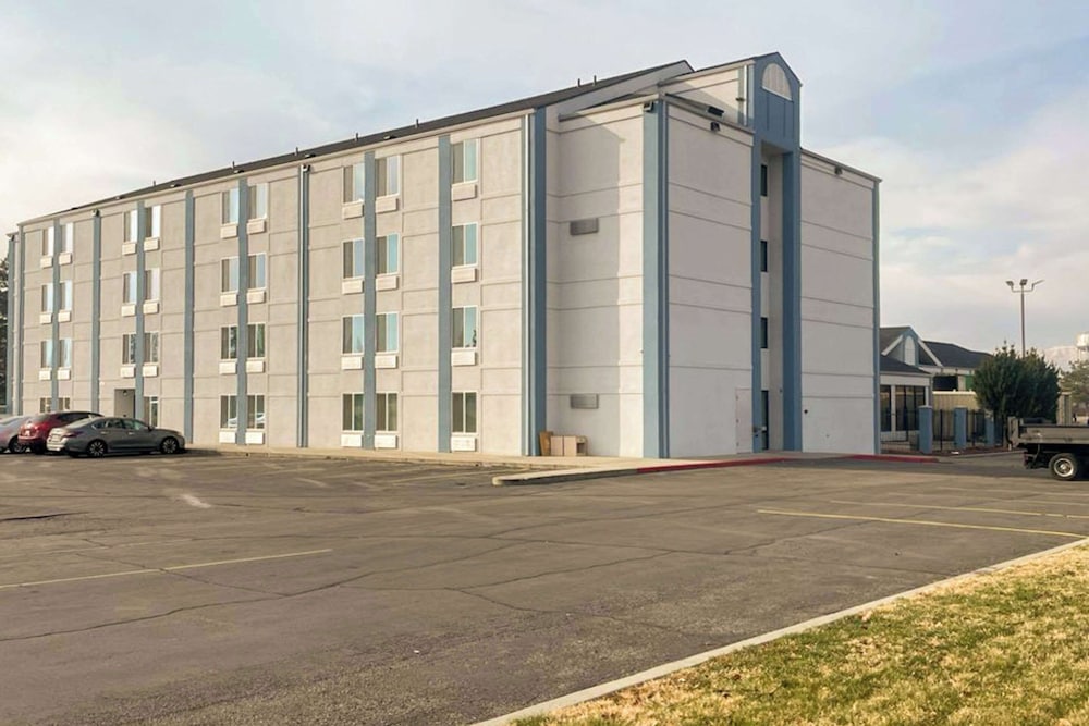 Фото Ramada by Wyndham Salt Lake City
