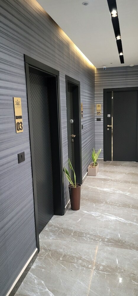 Фото La Mirage Suites & Apartments