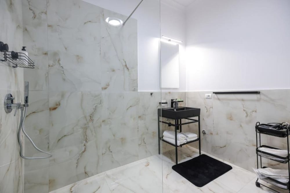 Фото Vila Ferdinand Modern Rooms In Tirana