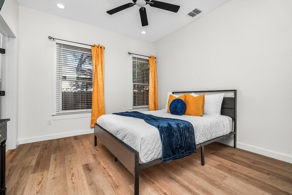 Фото Bold Bright 4br/3.5full Baths Near Riverwalk Dtown