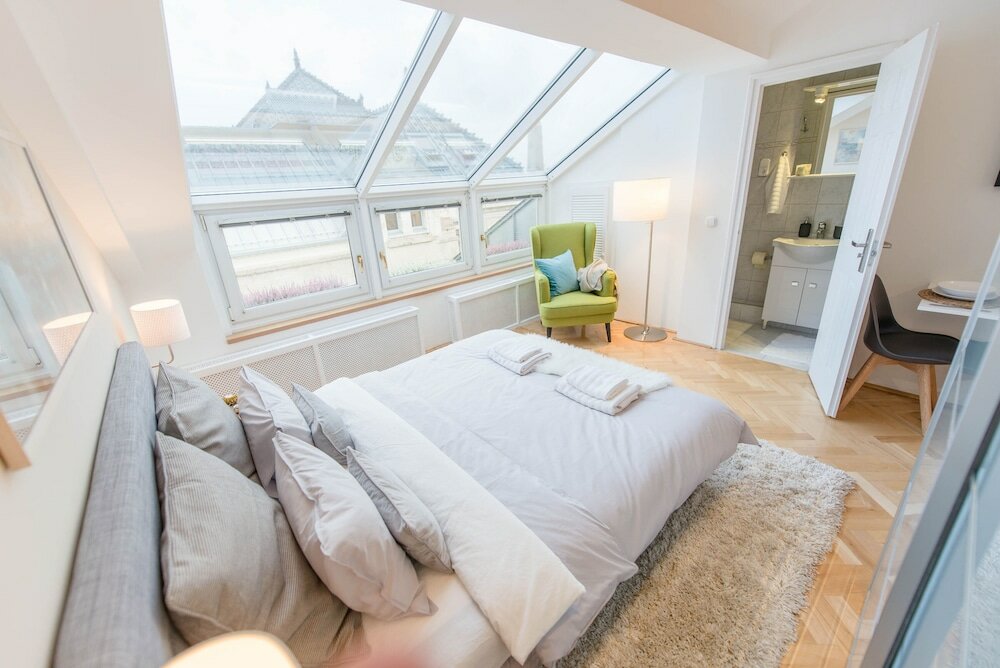 Фото Venus Apartments - Deluxe Loft Skylit