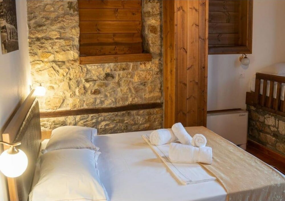 Фото Hotel Kapllani