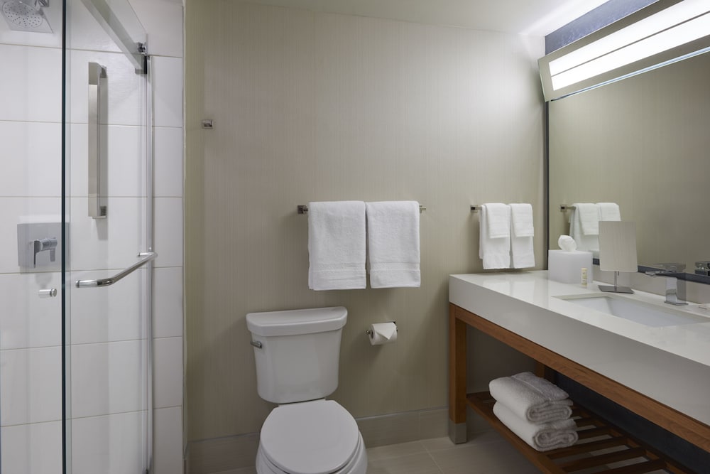 Фото Courtyard by Marriott Oshawa