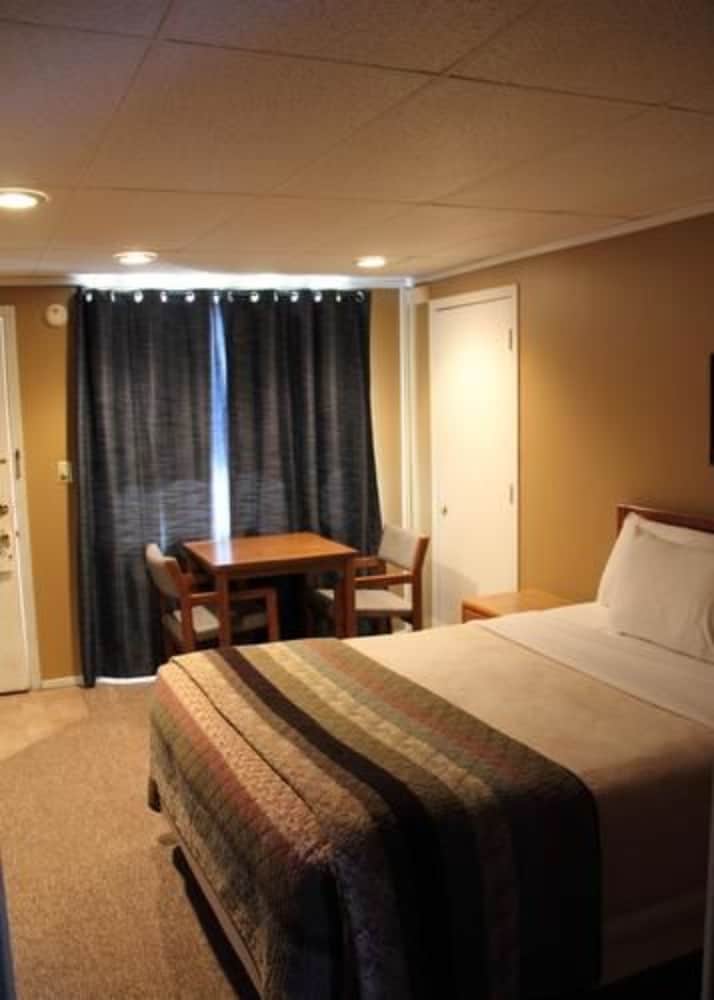 Фото Lakeshor Motor Inn