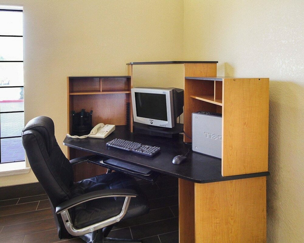 Фото Americas Best Value Inn Pharr