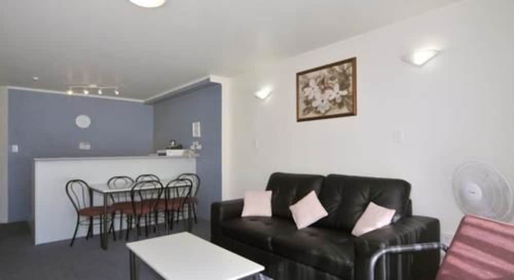 Фото Fenton Court Motel