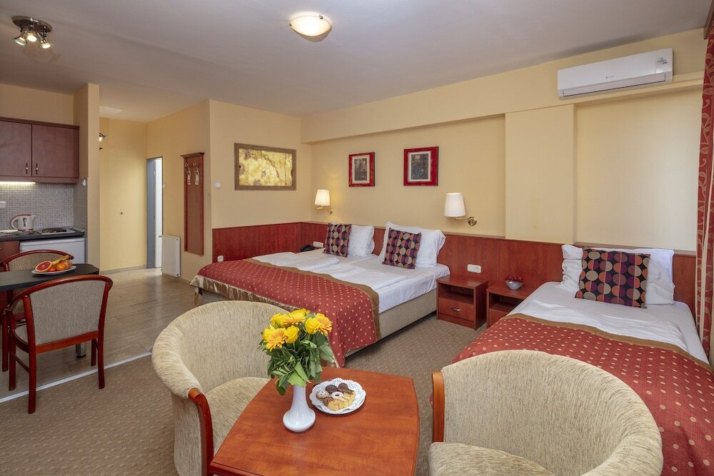 Фото Hotel Charles