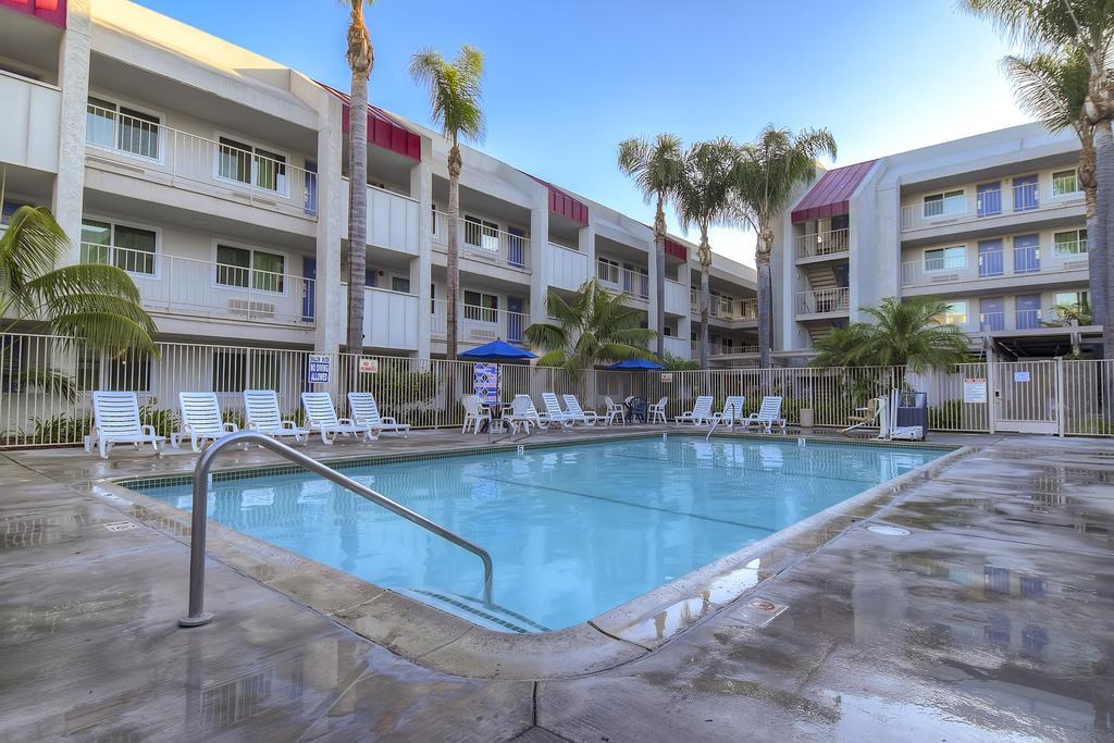 Фото Motel 6 Anaheim Maingate
