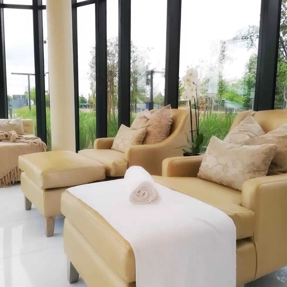 Фото Courtyard Hotel Waterfall City