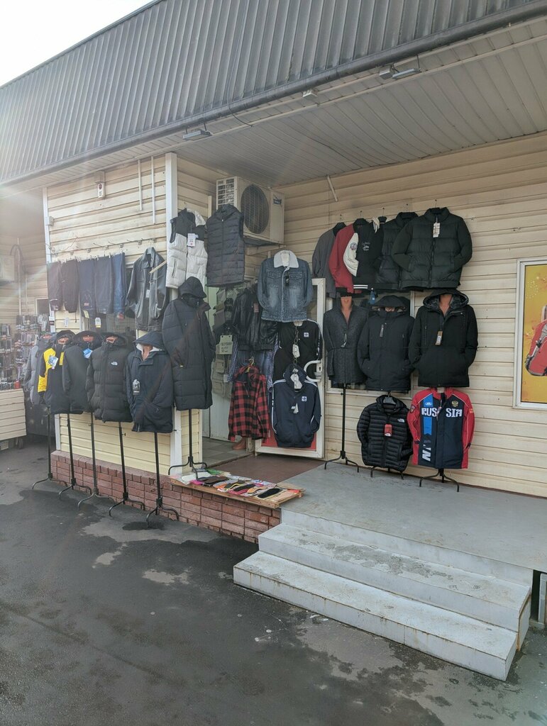 Thrift store Lupin old staff, Lubercy, photo